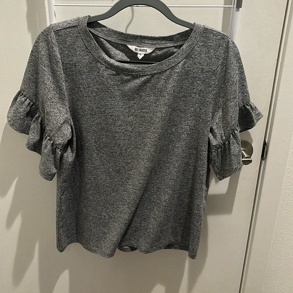 Grey Ruffle Sleeve BB Dakota top